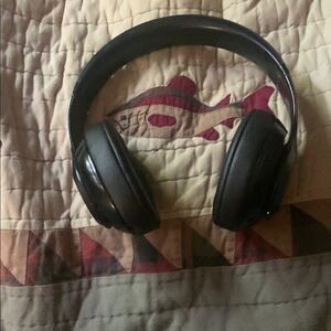 Beats by Dre Black Over-Ear Headphones Sleek Design